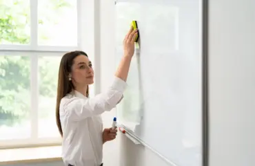 nach unterricht beim whiteboard reinigen edding entfernen mit anderem marker als trick