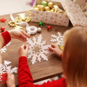 schneeflocken basteln zu weihnachten mit kindern