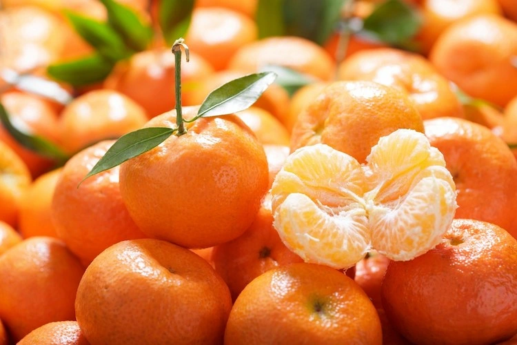 soll man weiße fäden bei mandarinen mitessen oder entfernen