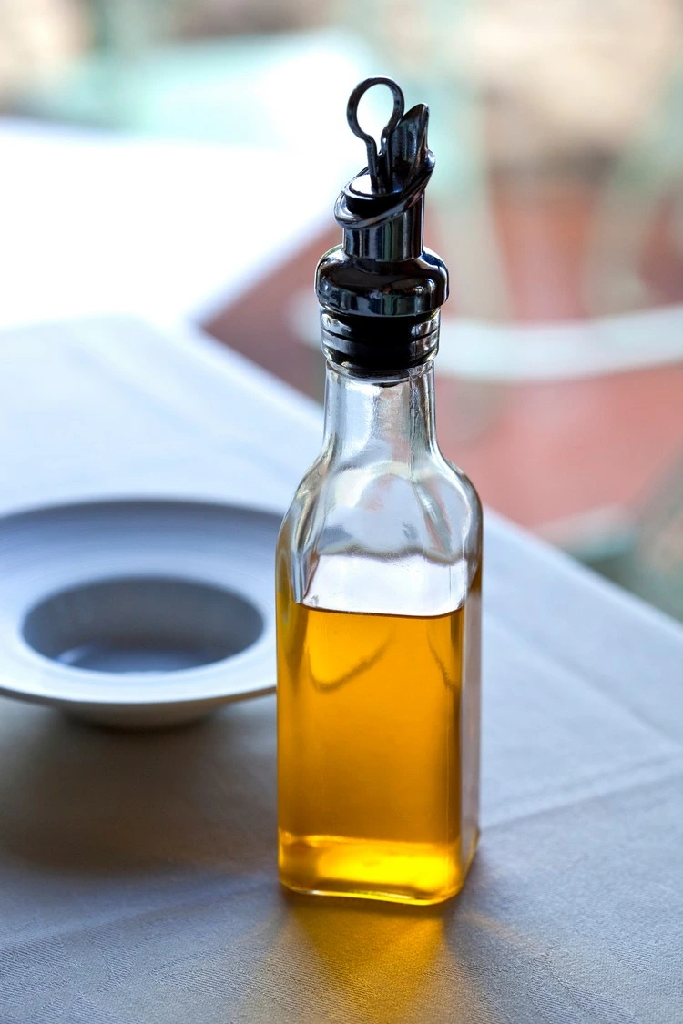 tintenfleck mit olivenöl oder kokosnussöl einreiben