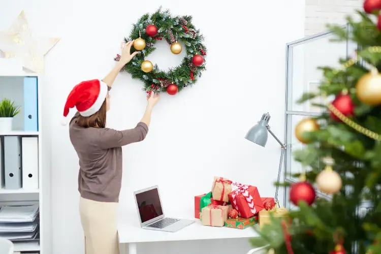 türkranz selber gestalten weihnachtsdeko fürs büro ideen