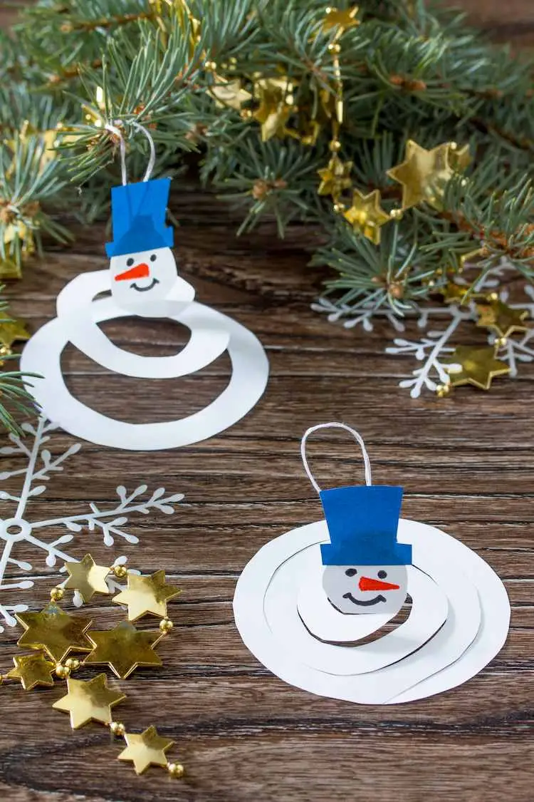 verspielte schneemann ornamente aus papier herstellen