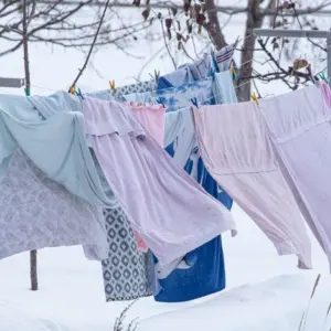 wäsche im winter draußen trocknen