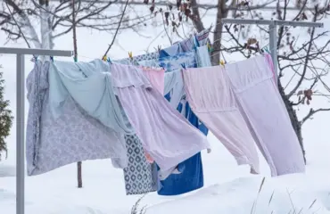 wäsche im winter draußen trocknen