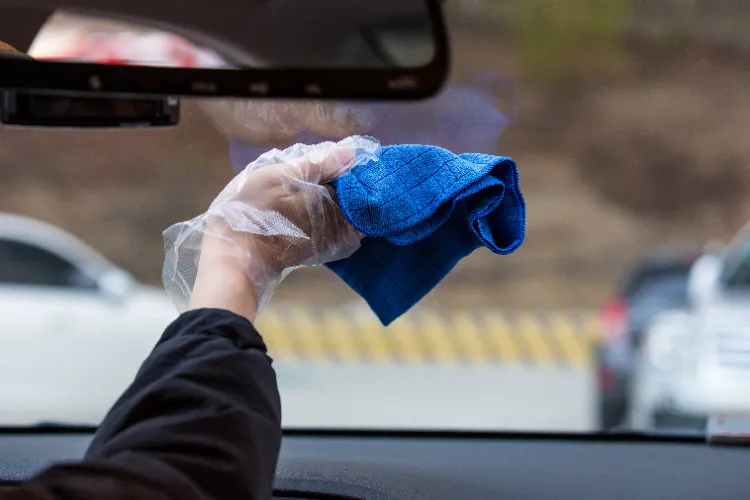 autoscheiben innen reinigen hausmittel windschutzscheiben streifenfrei bekommen