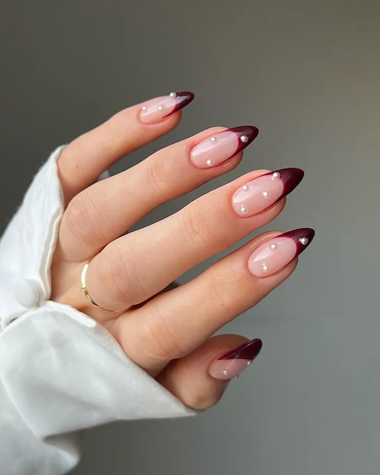 french nails trends 2023 minimalistische weihnachtsnägel bilder