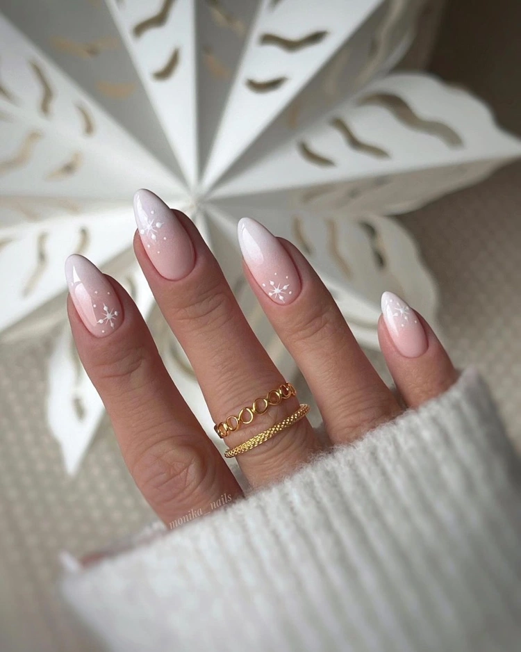 french ombre nails mit schneeflocken für winter