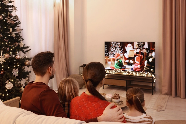 für kinder geeignete weihnachtsfilme 2023 zu hause als familie schauen