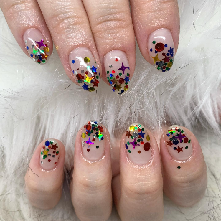 kurze nägel mit glitzer für silvester 2025