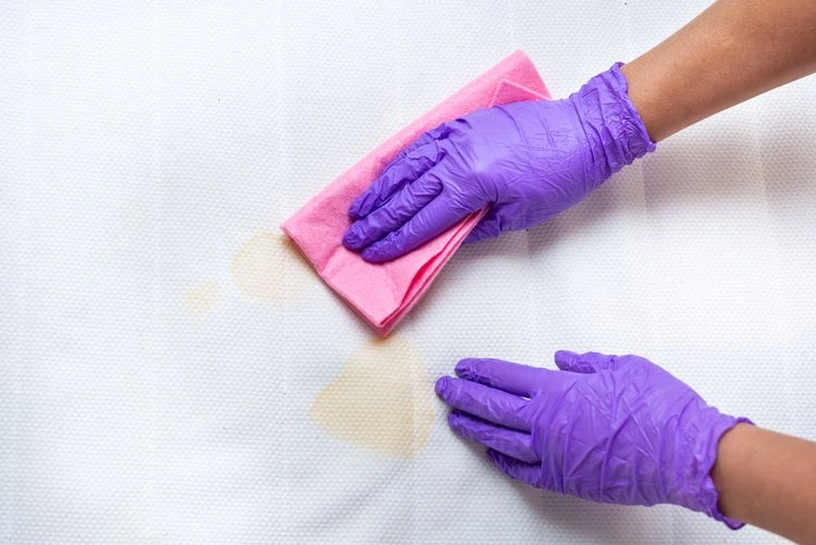 methode zur beseitigung von gelben flecken (urin usw.) auf der matratze