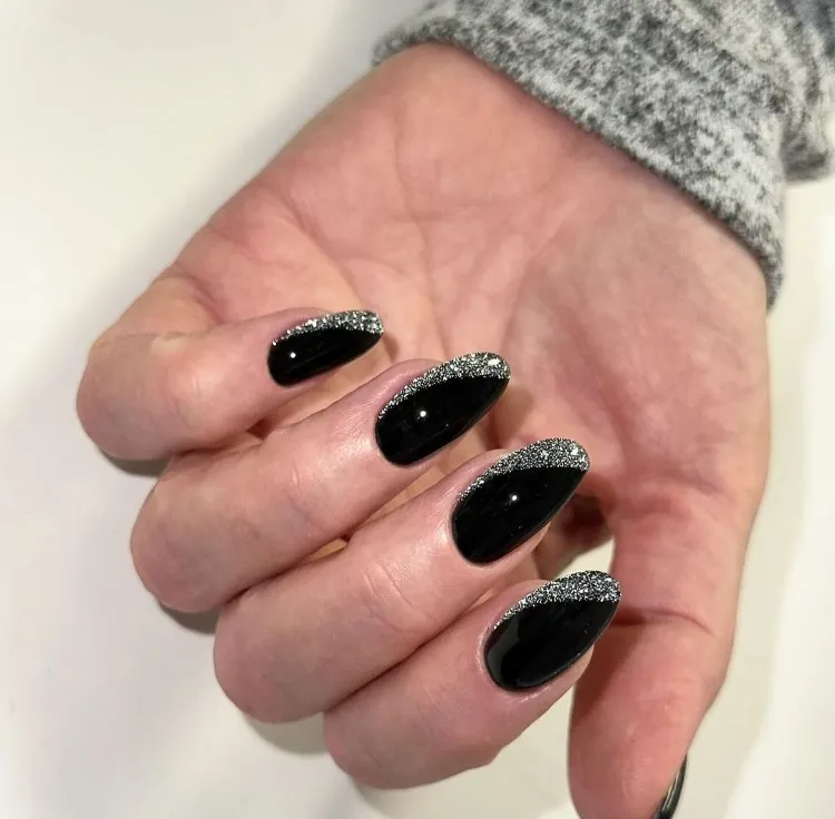 schwarzer nagellack mit glitzer january nails bilder