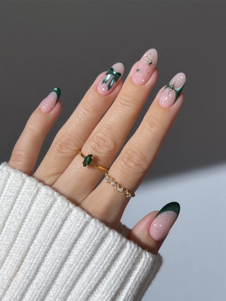 silvester nägel 2025 in grün mit glitzer