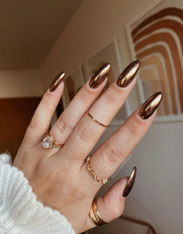bronzefarbener nagellack