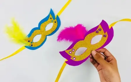 bunte masken basteln mit kindern mit glitzerpapier und tonpapier zum karneval