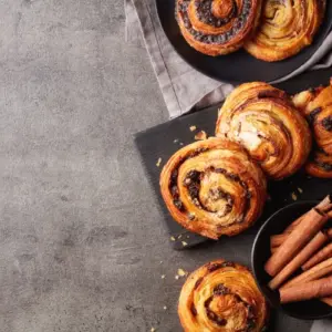 cinnamon buns aus blätterteig zimtschnecken füllungen