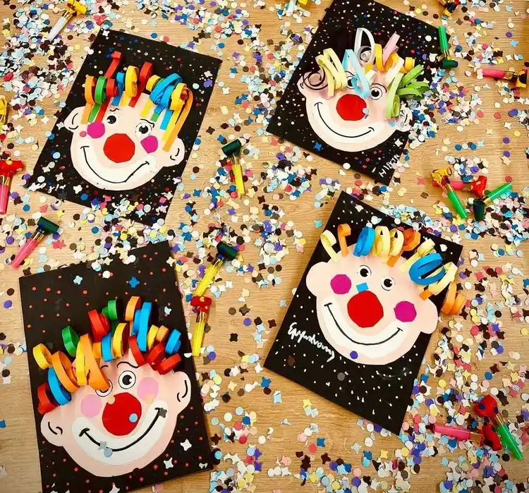 clowns zum karneval basteln mit kindern auf karten mit papierstreifen als locken