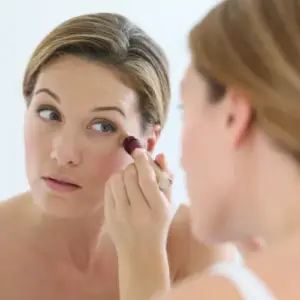 concealer fehler die älter machen make up tipps frauen ab 50