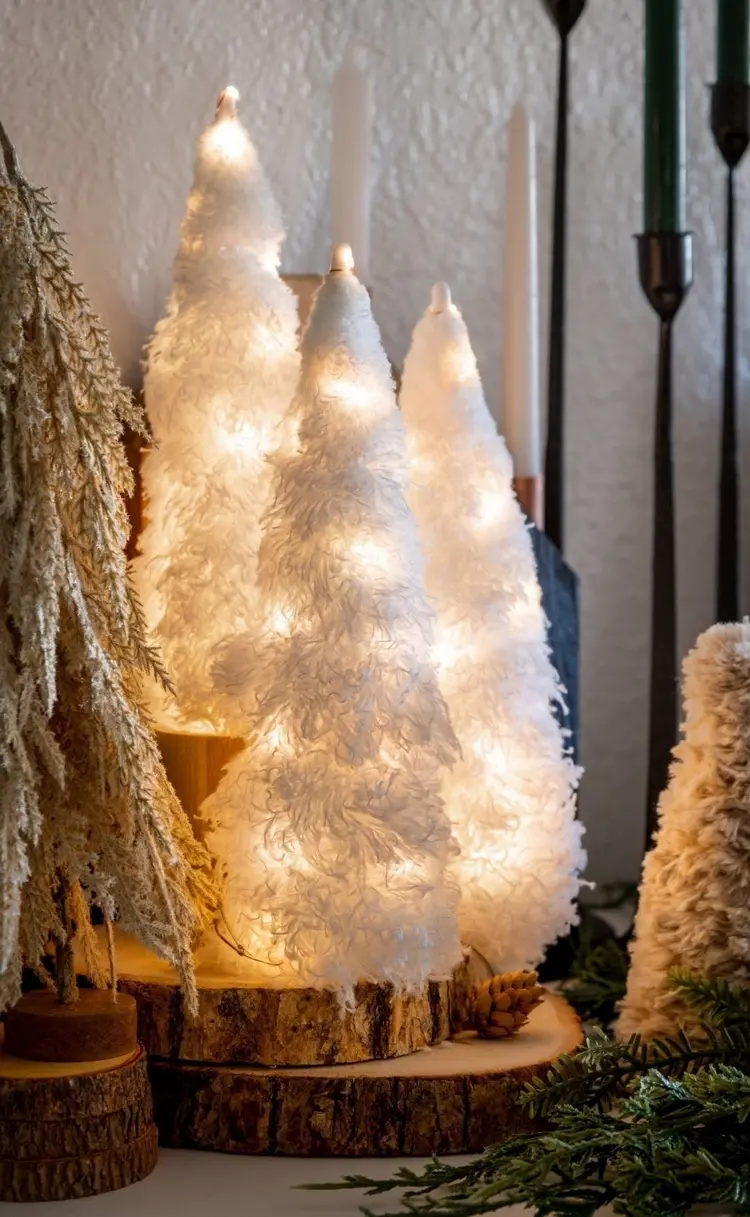 deko für den januar mit lichterketten und staubwedel weiße tannenbäume selber machen