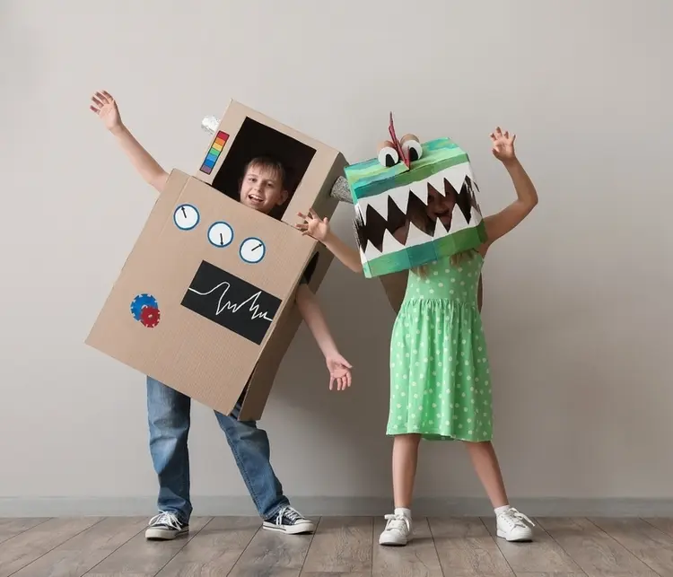 diy kostüm aus karton dinosaurier und roboter basteln