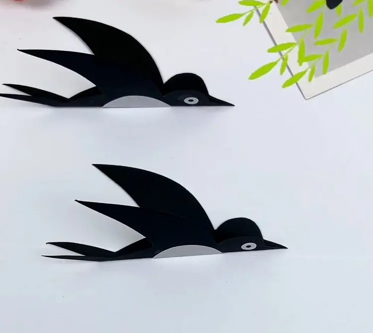 einfach vögel basteln schwalben aus schwarzem tonpapier