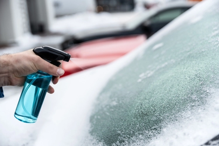 DIY Enteiser-Spray mit Hausmitteln: Frost verschwindet im Nu