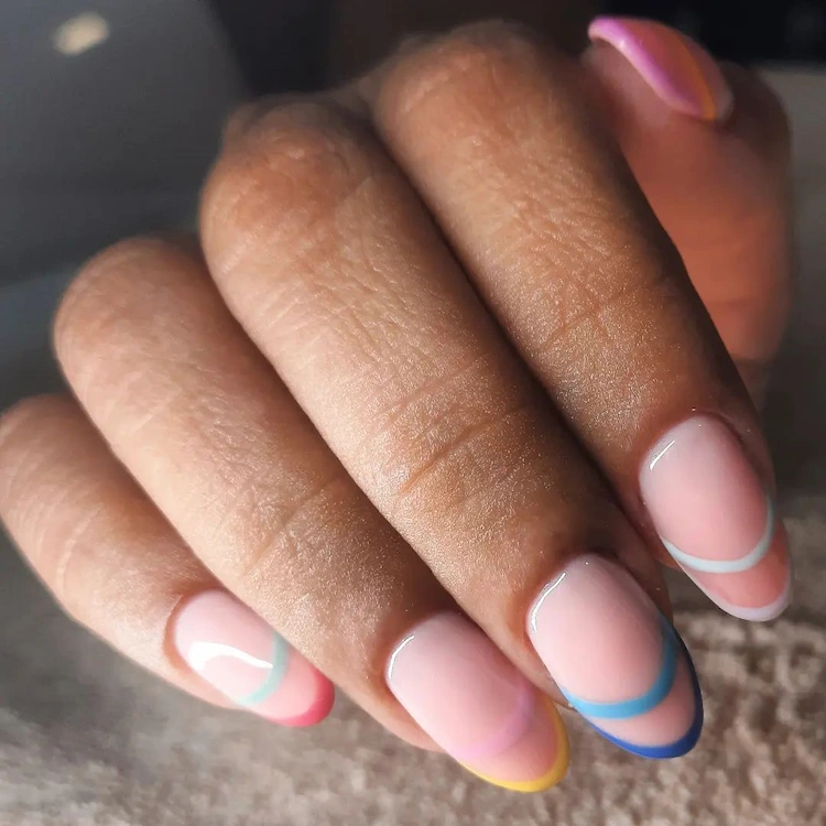 invisible french nails in regenbogen farben