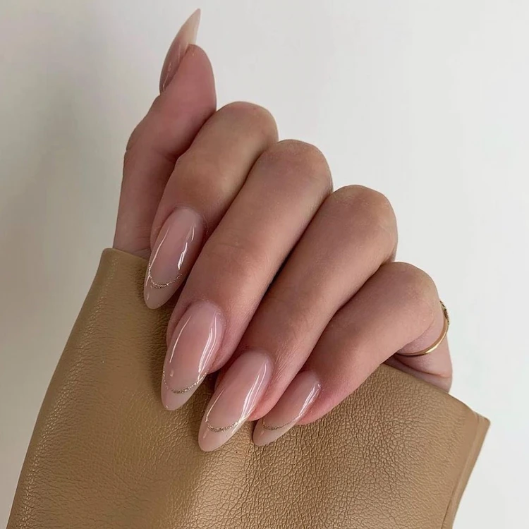 invisible french nails mit goldener abgrenzung