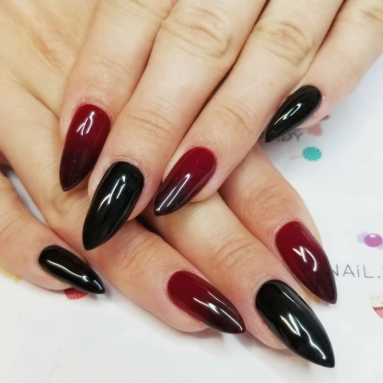 ombré nails in dunkelrot und schwarz