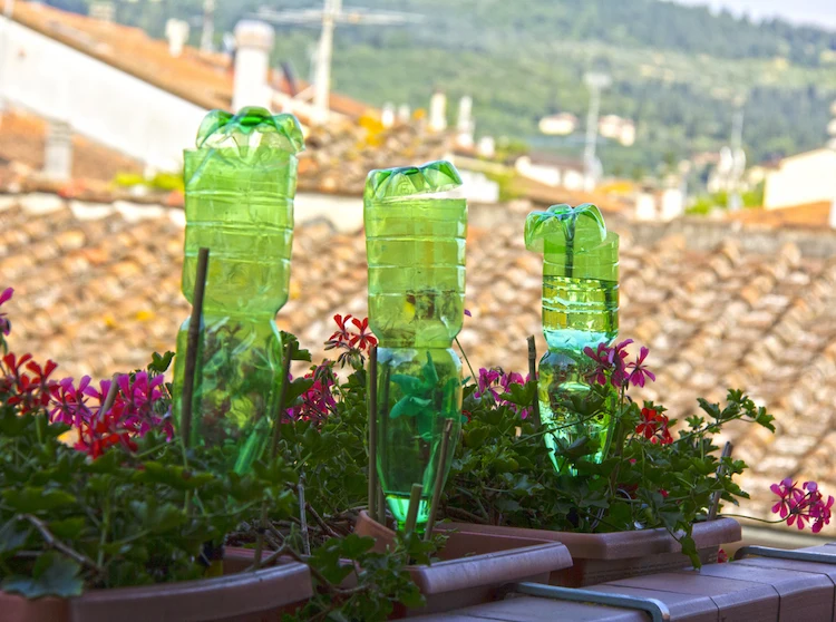 bewässerungshilfe aus pet flaschen selber machen