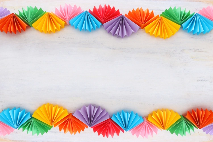 bunte fächergirlande aus papier basteln zum karneval