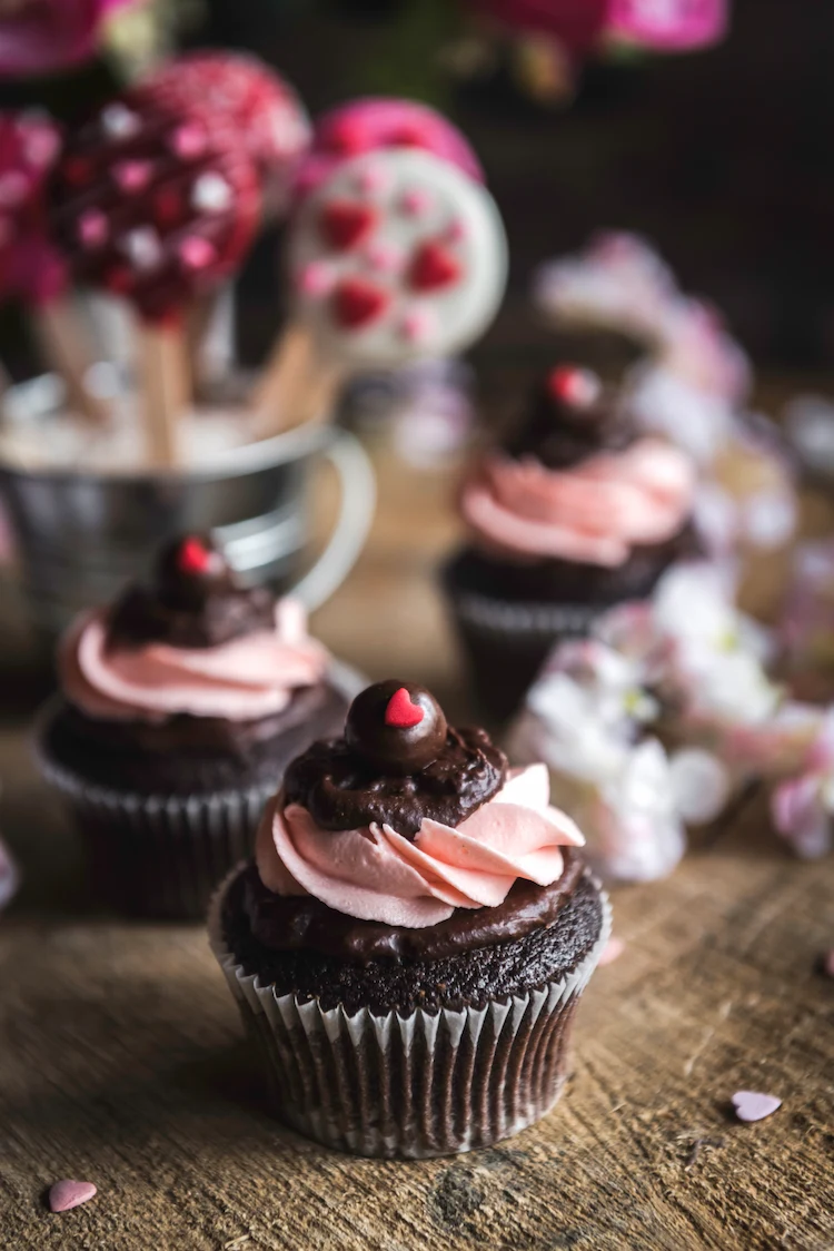 deko idee für valentinstag cupcakes