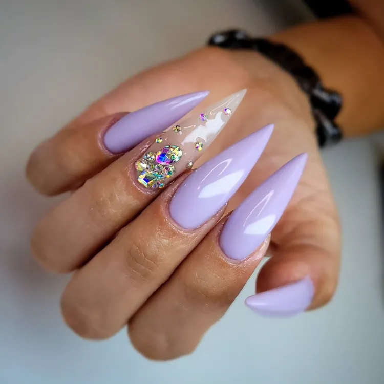 sind stiletto nails angesagt lilac nails mit glitzer