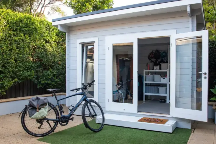 gerätehaus optimiert den stauraum im garten