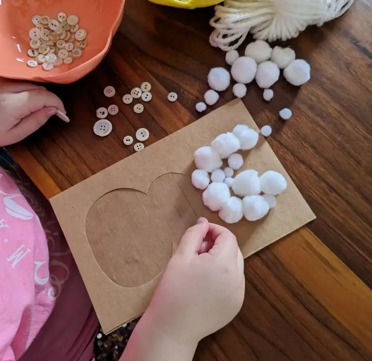 grußkarte aus braunpapier gestalten mit den kindern zu ostern