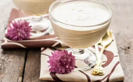 mousse au eierlikör mit crème fraîche und zitrone