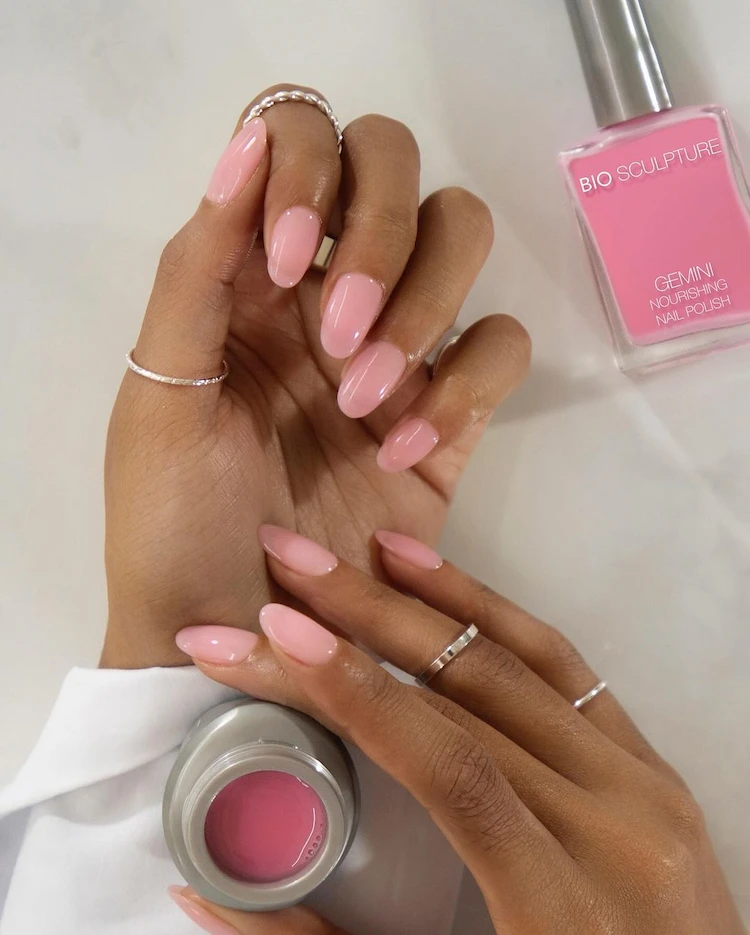 schlichtes nageldesign rosé gloss nails