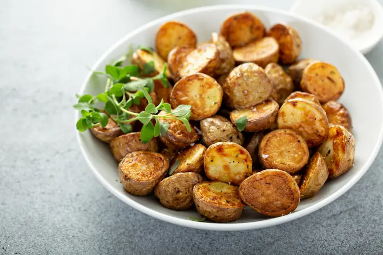 gesunde rezepte für heißluftfritteusen ofenkartoffeln mal anders mit frühlingskartoffeln