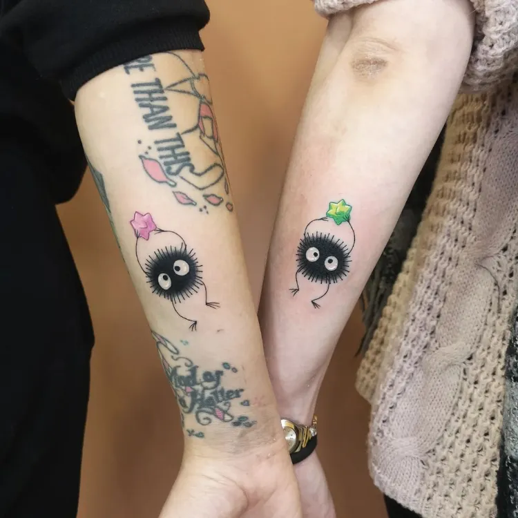 pärchen tattoos inspiriert von anime filmen