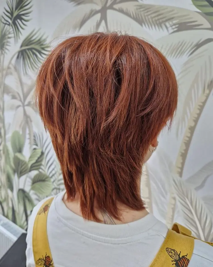 halblange frisuren für glatte haare wolf cut mit volumen am kopf