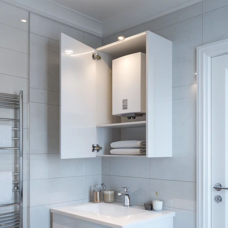 kleiner Boiler im Badschrank mit Spiegel verstecken