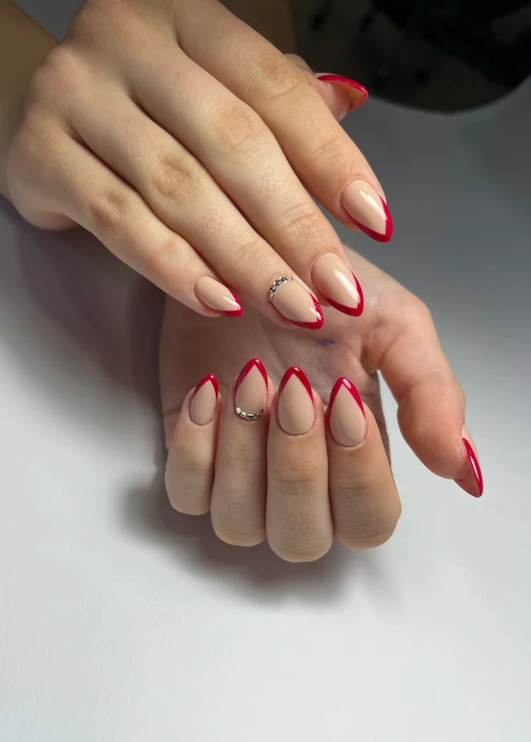 rote french nails sind edel und schick