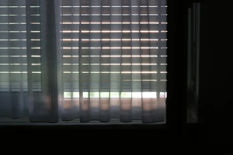 Die Rollläden bei Hitze schließen