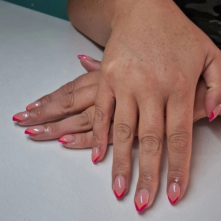 Farbige French Tips für reife Damen