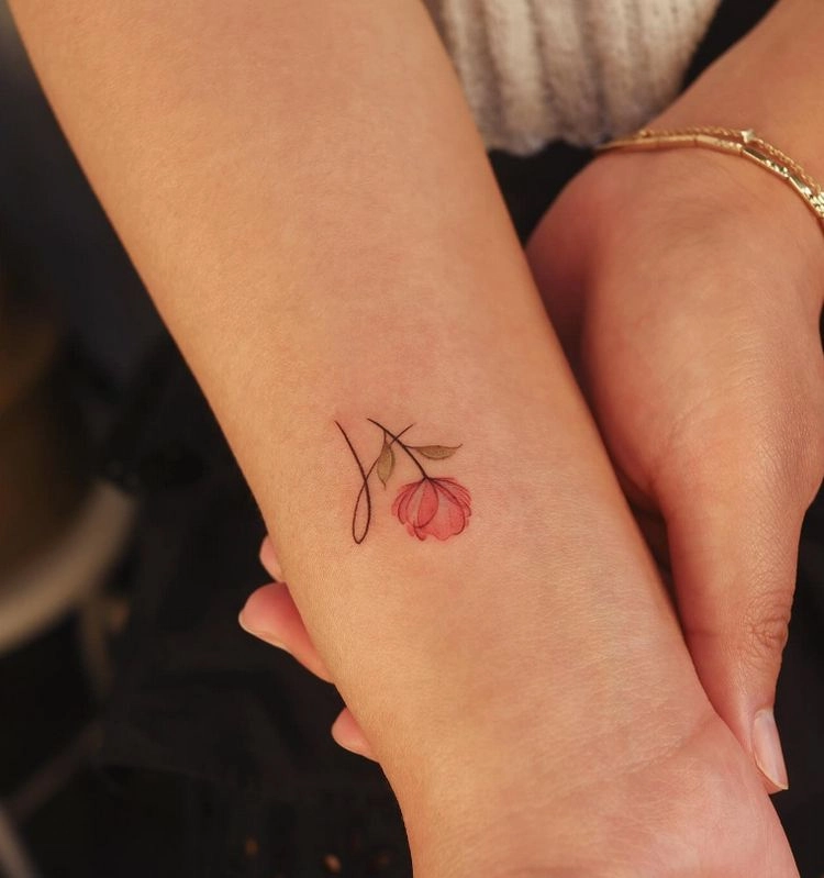 Handgelenk Tattoos für Frauen ab 50 - schöne Ideen und Motive