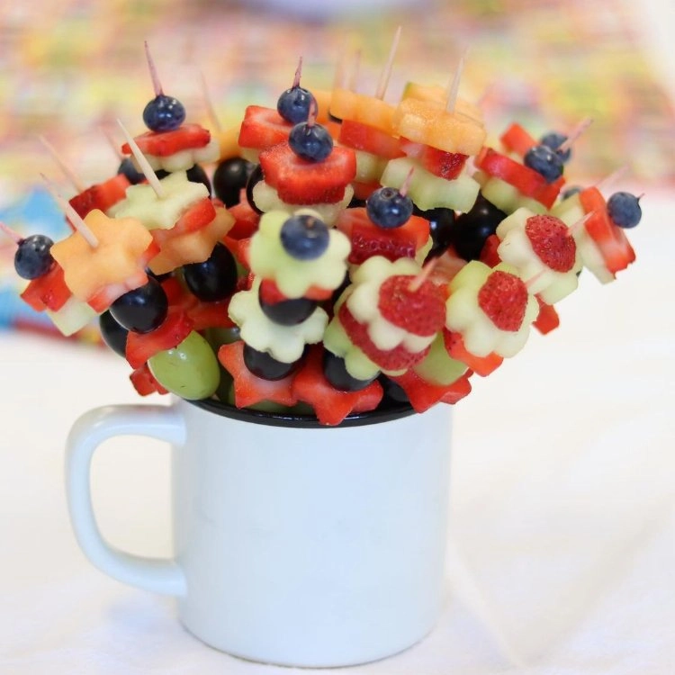 Ideen für Deko zum Kindergeburtstag Blumen aus Obst