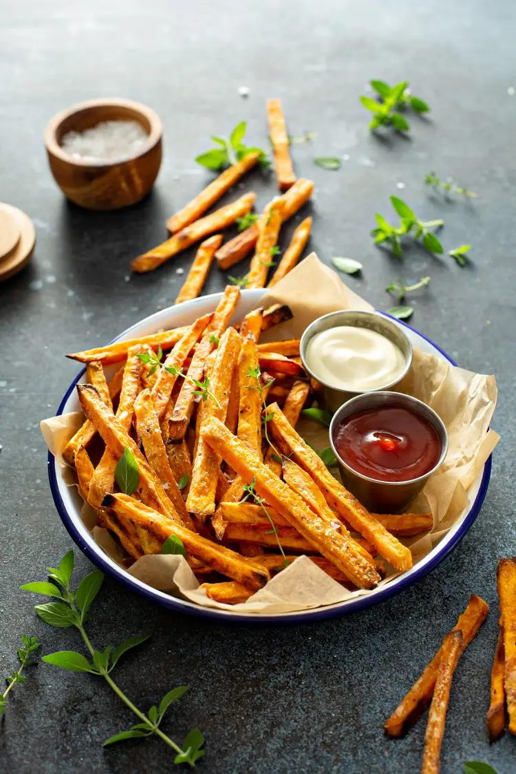 Leckere Süßkartoffelpommes backen