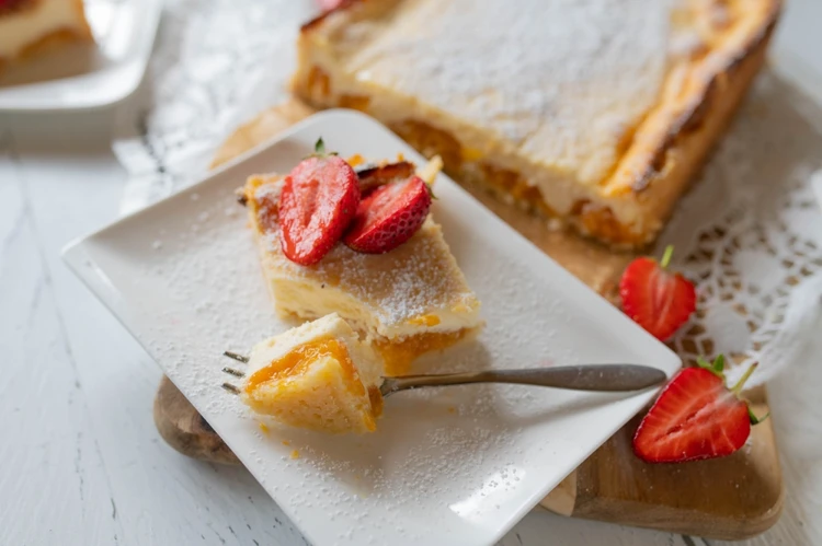 Sommer Kuchen Käsekuchen mit frischen Aprikosen