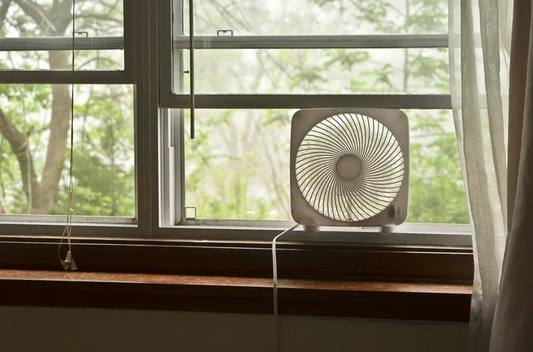 Trick mit dem Ventilator für effizientes Lüften im Sommer