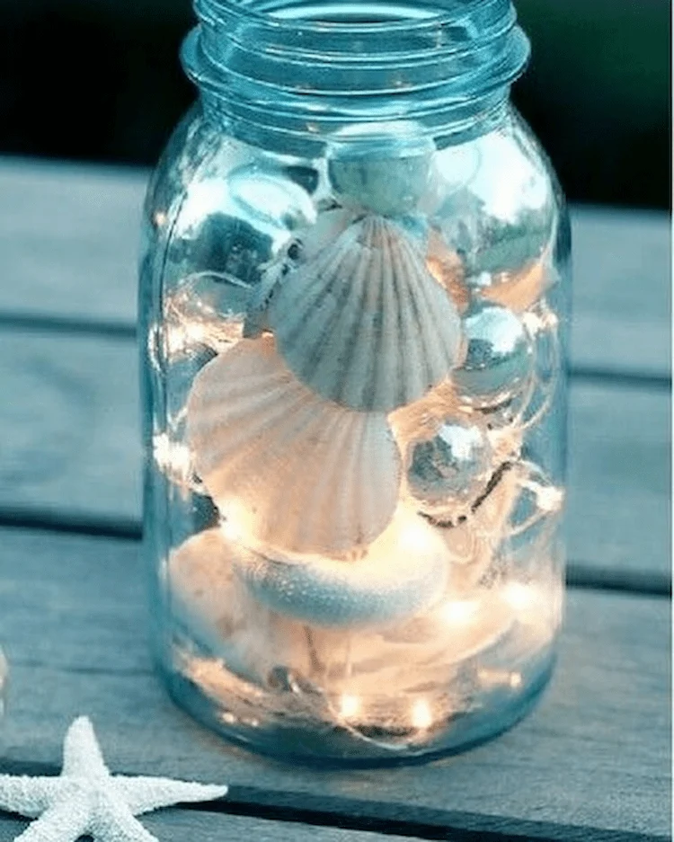 Windlichter im Marmeladenglas mit Muscheln dekorieren