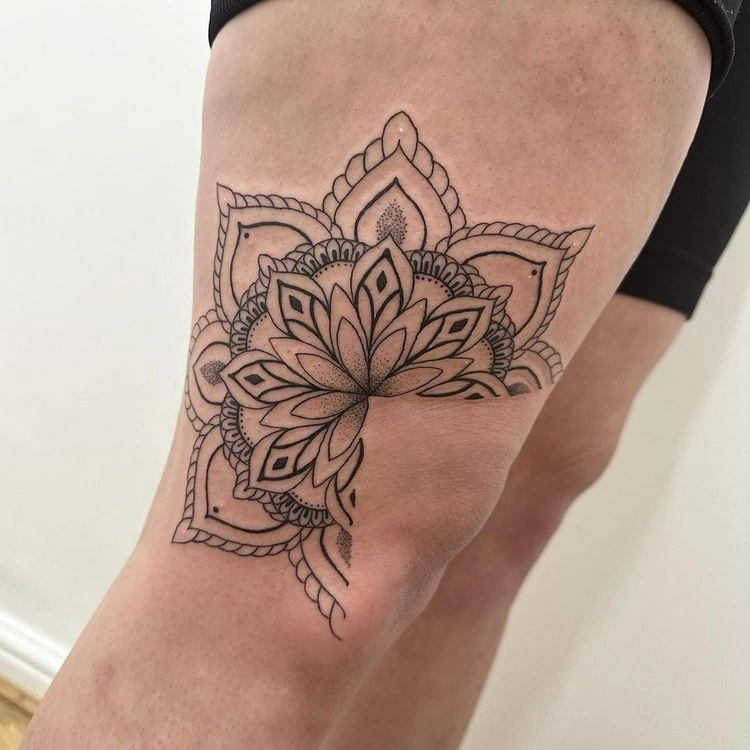 Dotwork-Mandala-Tattoo-Moderne-Tattoo-Ideen-f-r-Arm-Hand-Ellenbogen-Knie-Co-